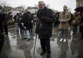 PARIS/ATENTADO: MINUTO DE SILÊNCIO SEGUIDO DE APLAUSOS AO TRABALHO DOS CARTOONISTAS