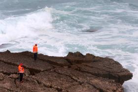 BUSCAS A PESCADORES NA PRAIA DAS MAÇAS RETOMADAS