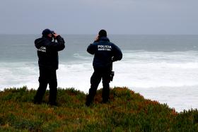 MARINHA AVALIA CONDIÇÕES PARA BUSCAS DOS PESCADORES DESAPARECIDOS EM SINTRA