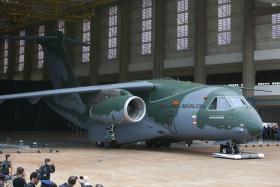 AERONAVE DE TRANSPORTE MILITAR DA EMBRAER REALIZA COM SUCESSO O PRIMEIRO VOO