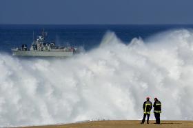 DEPOIMENTO DE PERITOS NÃO ELIMINA DÚVIDAS SOBRE ARRASTAMENTO DE ‘DUX” PARA O MAR