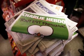 CERCA DE OITO MILHÕES DE EXEMPLARES DO CHARLIE HEBDO FORAM DISTRIBUÍDOS EM TODO O MUNDO