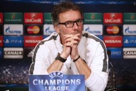 LAURENT BLANC PENSA QUE MOURINHO “QUER AQUECER” O PSG-CHELSEA