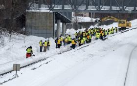 TEMPORAL AFETA COSTA LESTE DOS ESTADOS UNIDOS COM QUEDA DE NEVE