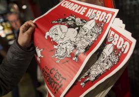 CHARLIE HEBDO REGRESSOU AOS QUIOSQUES DE PARIS MAS SEM FILAS DE ESPERA