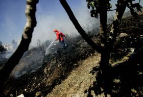 DOMINADO INCÊNDIO EM FÁBRICA DE MOLDES NA ZONA INDUSTRIAL DAS CALDAS DA RAINHA