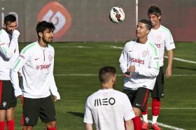 COENTRÃO MAIS ADIANTADO E ELISEU COMO LATERAL ESQUERDO NO ‘ONZE’ DE PORTUGAL