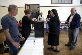 URNAS ENCERRARAM NA MADEIRA ÀS 19:00