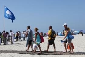 BANDEIRA AZUL VAI SER HASTEADA ESTE ANO EM 299 PRAIAS E 15 MARINAS