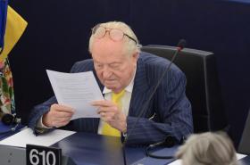 FRENTE NACIONAL SUBMETERÁ JEAN-MARIE LE PEN A UM “PROCESSO DISCIPLINAR”