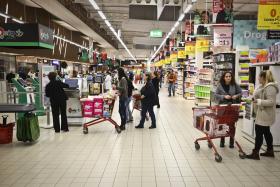 TRABALHADORES DOS HIPER E SUPERMERCADOS FAZEM GREVE NO 1.º DE MAIO