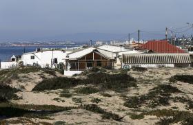 MORADORES DAS ILHAS DA RIA FORMOSA PROTESTAM DE BARCO CONTRA DEMOLIÇÕES