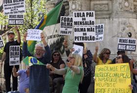 BRASILEIROS MANIFESTARAM-SE EM LISBOA CONTRA GOVERNO DE DILMA E CORRUPÇÃO