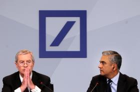 DEUTSCHE BANK QUER VENDER POSTBANK E ENCERRAR 25% DAS FILIAIS CORTANDO 3.500 ME