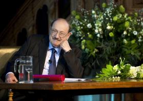 NOVO LIVRO DE UMBERTO ECO QUESTIONA JORNALISMO E RELAÇÃO COM A INTERNET