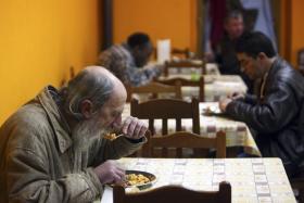 UM TERÇO DOS UTENTES DE INSTITUIÇÕES PASSOU FOME PELO MENOS UM DIA POR SEMANA – ESTUDO