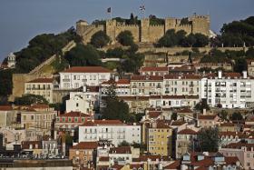 ARQUITETAS COMBATEM DESERTIFICAÇÃO DO BAIRRO DO CASTELO, EM LISBOA