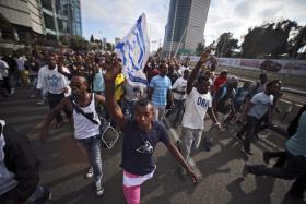 ISRAELITAS DE ORIGEM ETÍOPE PROTESTAM EM TELAVIVE CONTRA A VIOLÊNCIA POLICIAL