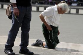 FÁTIMA: IMAGEM DA VIRGEM DE APARECIDA ENTRONIZADA NO SANTUÁRIO