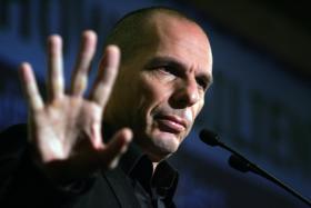 VAROUFAKIS ACUSA PARCEIROS EUROPEUS DE NÃO DEIXAREM ATENAS REFORMAR