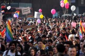 MILHARES DE DEFENSORES DOS DIREITOS DOS HOMOSSEXUAIS MANIFESTARAM-SE NO CHILE