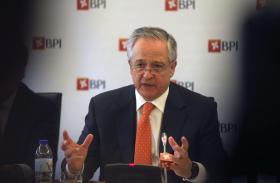 OPA/BPI: FERNANDO ULRICH DIZ QUE OFERTA DO CAIXABANK “ESTÁ DE PÉ, ESTÁ VIVA”