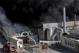 TRABALHADORES DAS TINTAS BARBOT JÁ REGRESSARAM À UNIDADE AFETADA POR INCÊNDIO EM GAIA