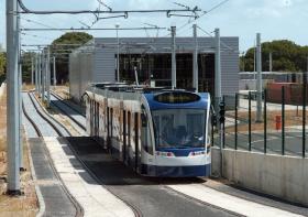 COLISÃO ENTRE AUTOCARRO E COMPOSIÇÃO DO METRO SUL DO TEJO PROVOCOU CINCO FERIDOS NO MONTE CAPARICA