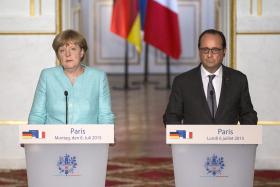 GRÉCIA: MERKEL E HOLLANDE DIZEM QUE “PORTA MANTÉM-SE ABERTA ÀS DISCUSSÕES”