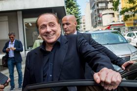 BERLUSCONI CONDENADO A TRÊS ANOS DE PRISÃO ESCAPA AO CUMPRIMENTO DA PENA