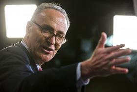 INFLUENTE SENADOR DEMOCRATA CHUCK SCHUMER OPÕE-SE AO ACORDO NUCLEAR COM O IRÃO