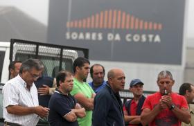 TRABALHADORES DA SOARES DA COSTA VOLTAM HOJE À GREVE PELO PAGAMENTO DE SALÁRIOS