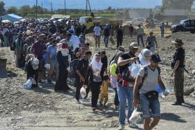 CERCA DE MIL MIGRANTES CONSEGUIRAM ALCANÇAR TERRITÓRIO HÚNGARO