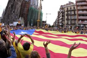 BARCELONA ACOLHE MANIFESTAÇÃO PELA INDEPENDÊNCIA CATALÃ NO DIA DE ARRANQUE DE CAMPANHA ELEITORAL