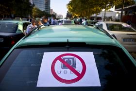 CENTENAS DE TAXISTAS CONCENTRADOS EM LISBOA EM PROTESTO CONTRA A UBER