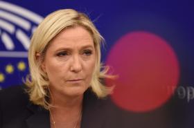 MIGRAÇÕES: LE PEN PROPÕE PROTEGER OS REFUGIADOS MILITARMENTE NA SÍRIA E LÍBIA