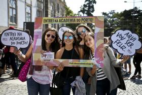 CALOIROS EM TODO O PAÍS TROCAM PRAXES TRADICIONAIS POR ENXADAS, TINTAS E PINCÉIS