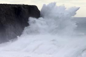 MARINHA APELA À POPULAÇÃO PARA EVITAR ZONAS COSTEIRAS DEVIDO A AGITAÇÃO DO MAR