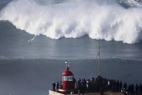 ONDAS GIGANTES E PROMOÇÃO INTERNACIONAL AUMENTAM PROCURA TURÍSTICA NA NAZARÉ