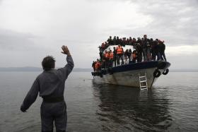 CINCO REFUGIADOS, ENTRE OS QUAIS TRÊS CRIANÇAS, MORREM NO MAR EGEU