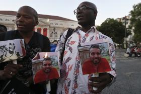 “UM DIA DE GREVE DE FOME POR CADA ANO DE EDUARDO DOS SANTOS NO PODER” EM ANGOLA – RAFAEL MARQUES