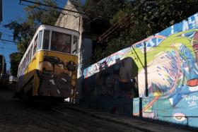 ELEVADOR DA GLÓRIA, A ATRAÇÃO TURÍSTICA QUE LIGA HÁ 130 ANOS A BAIXA DE LISBOA AO BAIRRO ALTO