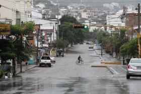 MÉXICO/FURACÃO: “PATRÍCIA” JÁ SE FAZ SENTIR MAS AINDA SEM DEVASTAÇÃO