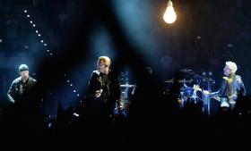 PARIS/ATENTADOS: U2 CANCELAM CONCERTO NA CAPITAL FRANCESA