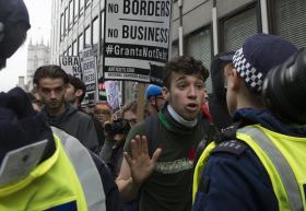 VÁRIOS DETIDOS EM MANIFESTAÇÃO ESTUDANTIL EM LONDRES