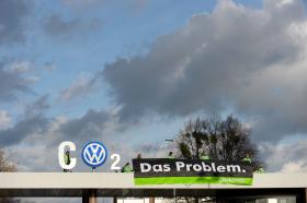 BRUXELAS DÁ 10 DIAS À VOLKSWAGEN PARA CLARIFICAR MODELOS AFETADOS NAS EMISSÕES CO2