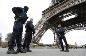 PARIS/ATENTADOS: EMIGRANTES PORTUGUESES ADMITEM MEDO E REGRESSO A PORTUGAL, O “PAÍS SANTO”