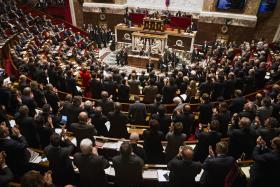 PARIS/ATENTADOS: PARLAMENTO FRANCÊS APROVA PROLONGAMENTO DE ESTADO DE EMERGÊNCIA