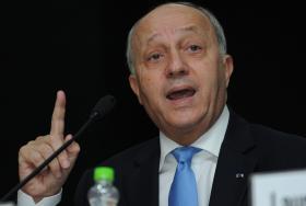 PARIS/ATENTADOS: MEMBROS DO ESTADO ISLÂMICO “SÃO UNS MONSTROS, MAS SÃO 30.000” – FABIUS