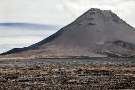 ERUPÇÃO FEZ AUMENTAR PROCURA TURÍSTICA, MAS OPERADORES QUEIXAM-SE DA FALTA ACESSOS AO VULCÃO DO FOGO